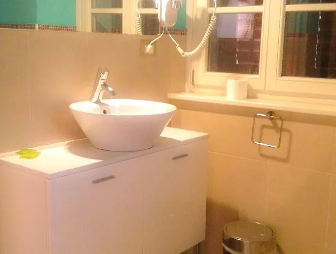 All'arco فندق ترييستي